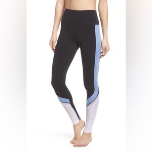 Alo Yoga Elevate Contrast-Panel Sport Leggings, Black/ UV Blue, Size 4